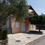 Apartment Ambiente