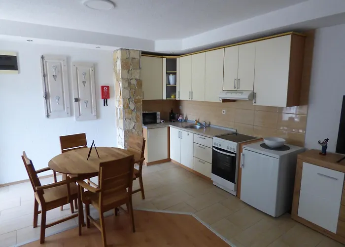 Ambiente * Ясенице